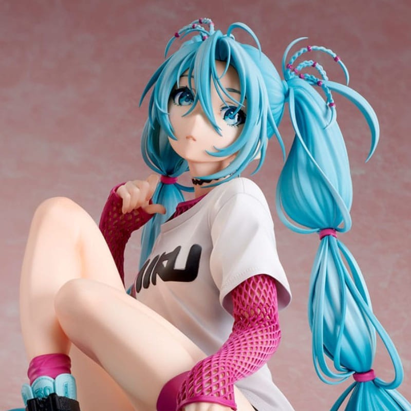 HATSUNE MIKU - 1/4 Yoneyama Mai The Latest Street Style "Cute" Stronger PVC Figure 17 cm