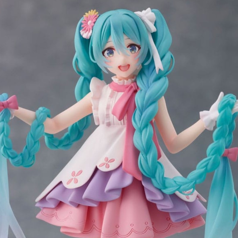HATSUNE MIKU - Rapunzel Ver. Wonderland Taito PVC Figure 18 cm