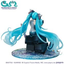 MOBILE SUIT GUNDAM X HATSUNE MIKU - Hatsune Miku x OO Gundam 45th Anniversary Lucrea Megahouse PVC Figure 17 cm