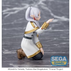 FRIEREN: BEYOND JOURNEY'S END - Frieren Poking Something Pm Perching Sega PVC Figure 10 cm